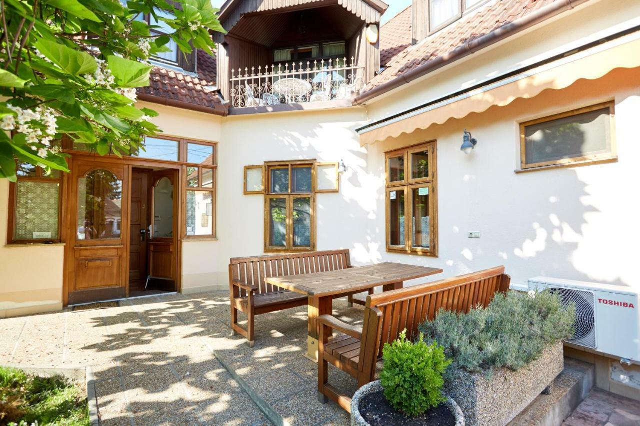 Sarok Vendégház Villány Exterior foto