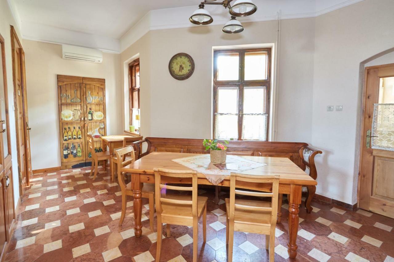Sarok Vendégház Villány Exterior foto